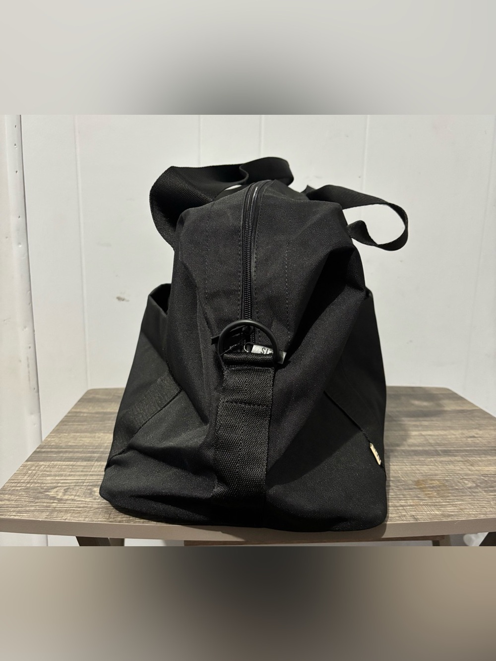 BEIS The BÉISics Duffle 
in Black - Picture 3 of 9